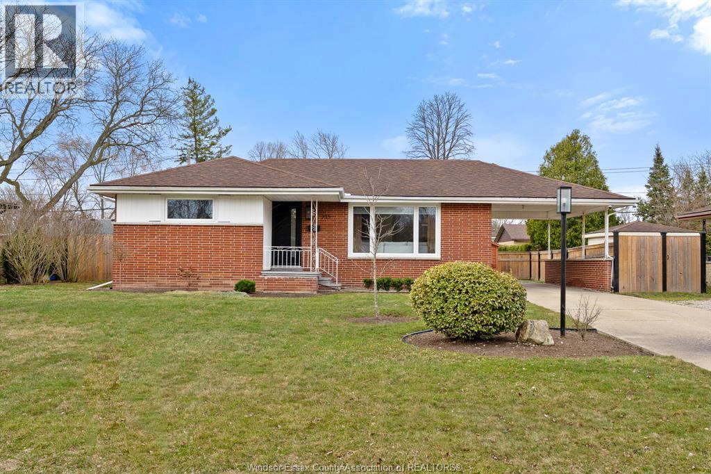 735 Lounsborough , Windsor, ON, N9G1G1