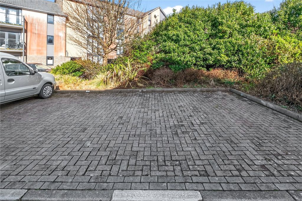 2 bed flat for saleJubilee Drive, Redruth, Cornwall TR15 photo 4