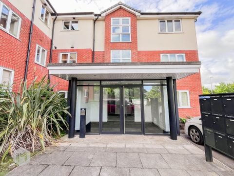 Cumberland Avenue, Swinton M27