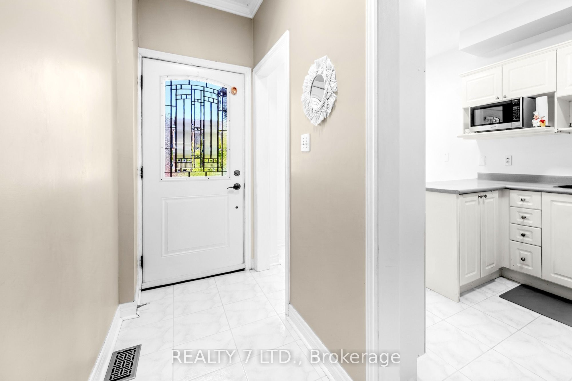 Additional image 3 of 211 Downey Circle, Aurora, ON, L4G 7E8