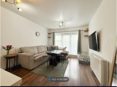 Brant Court, Romford RM1