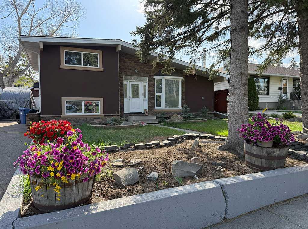 247 Simons Road NW, Calgary, AB, T2K 2X4 photo 2