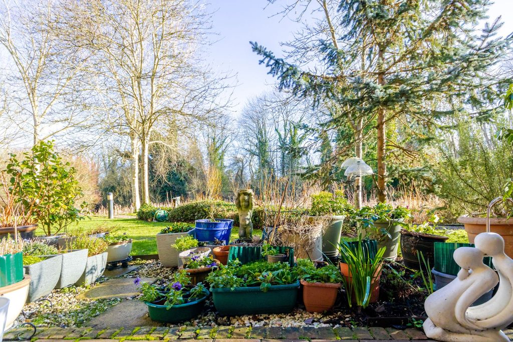 Additional image 2 of 2 bed flat for saleSalters Close, Rickmansworth WD3