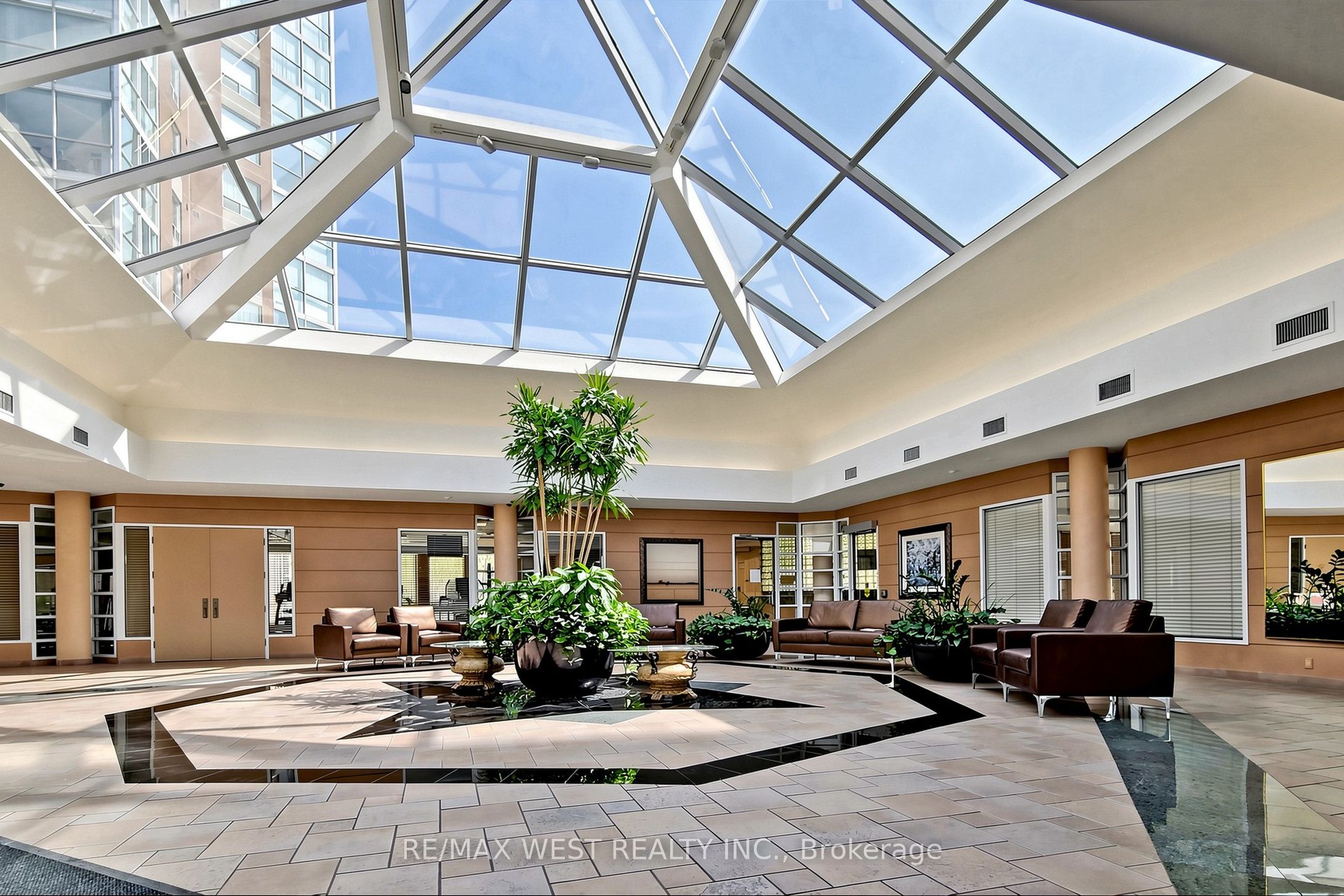 1302-5 Concorde Place, Toronto, ON, M3C 3M8 photo 5