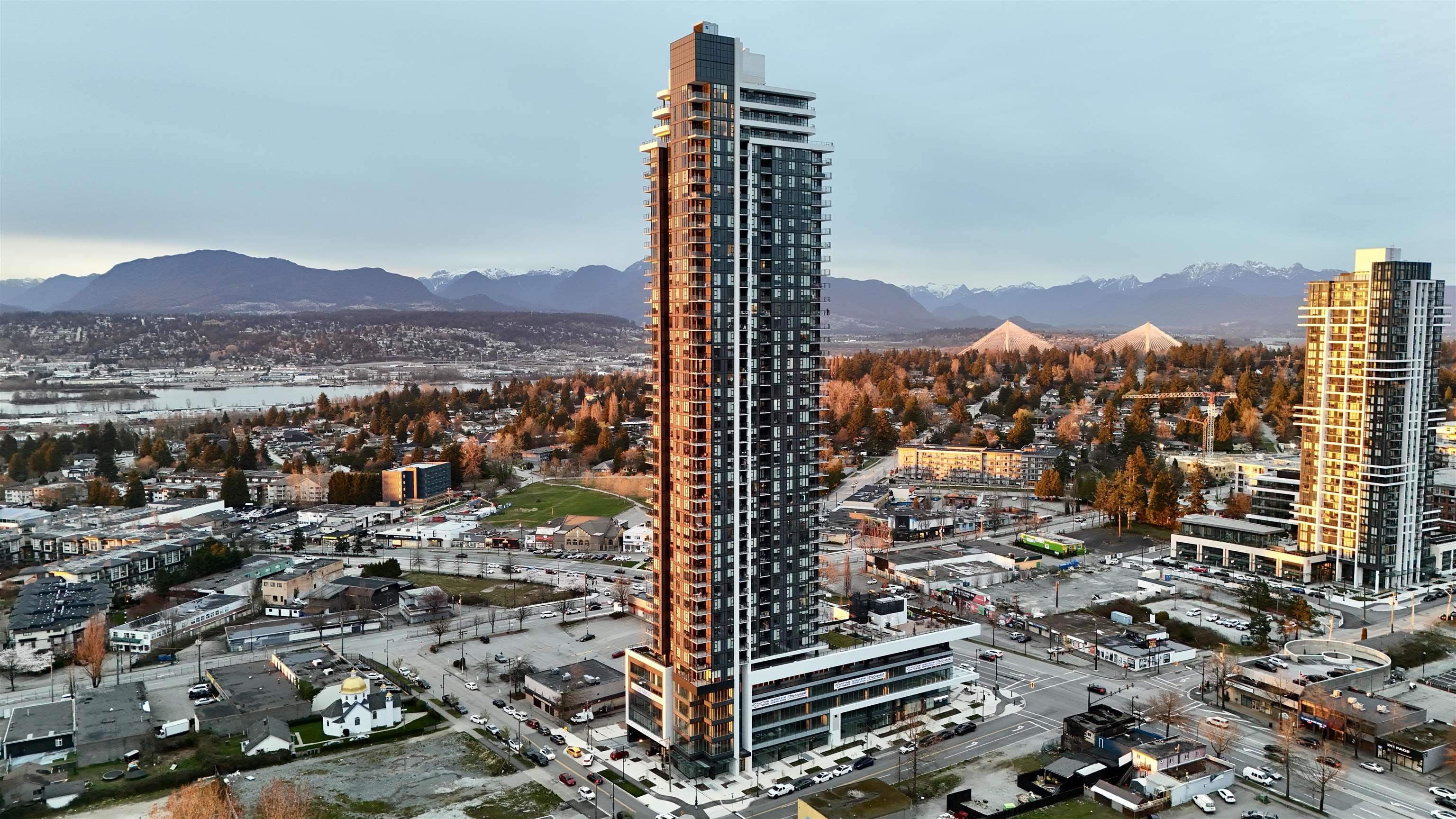 1705-10750 135a Street, Surrey, BC, V3W 4E8