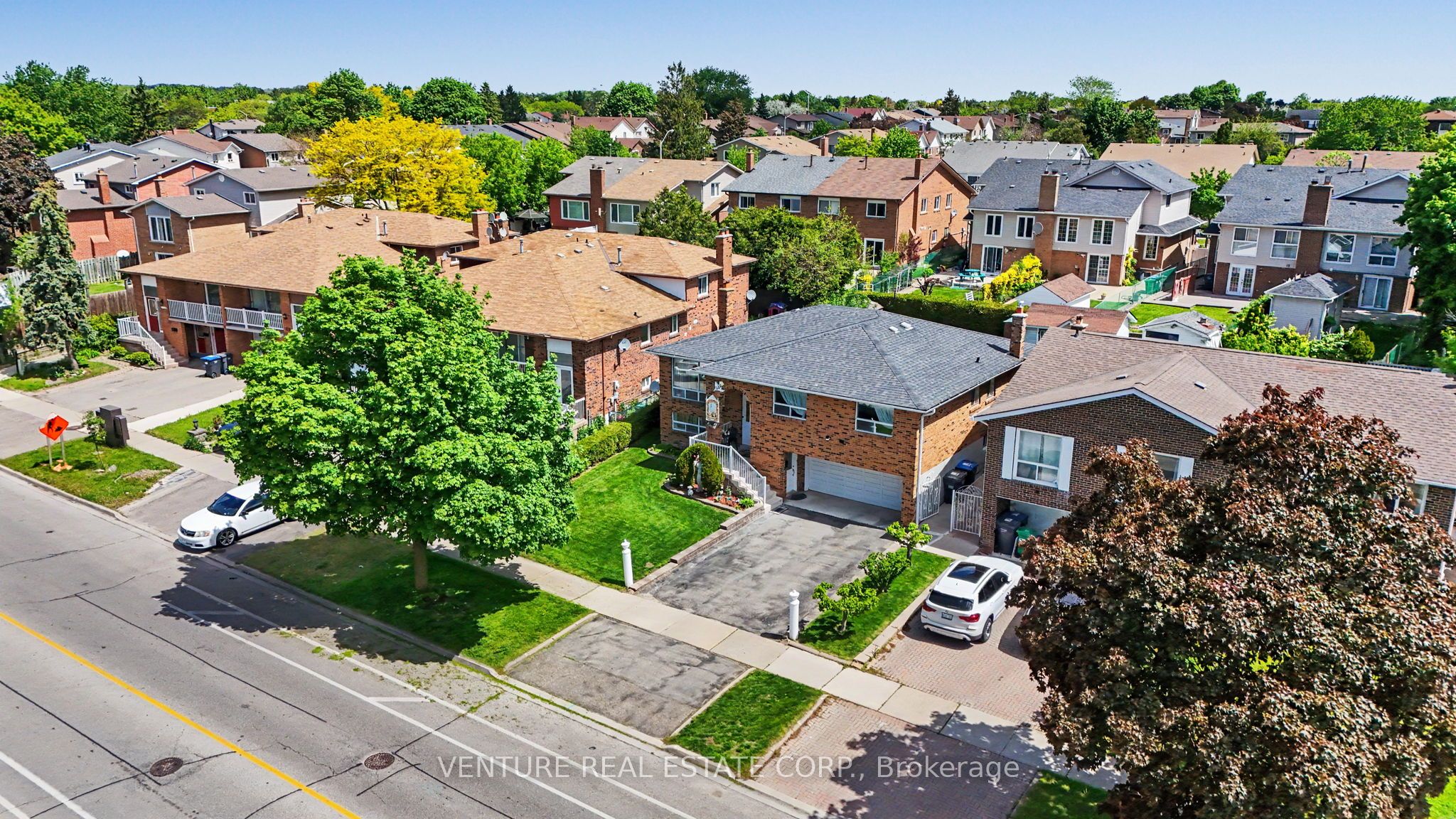Additional image 2 of 346 Centre Street N, Brampton, ON, L6V 3B5