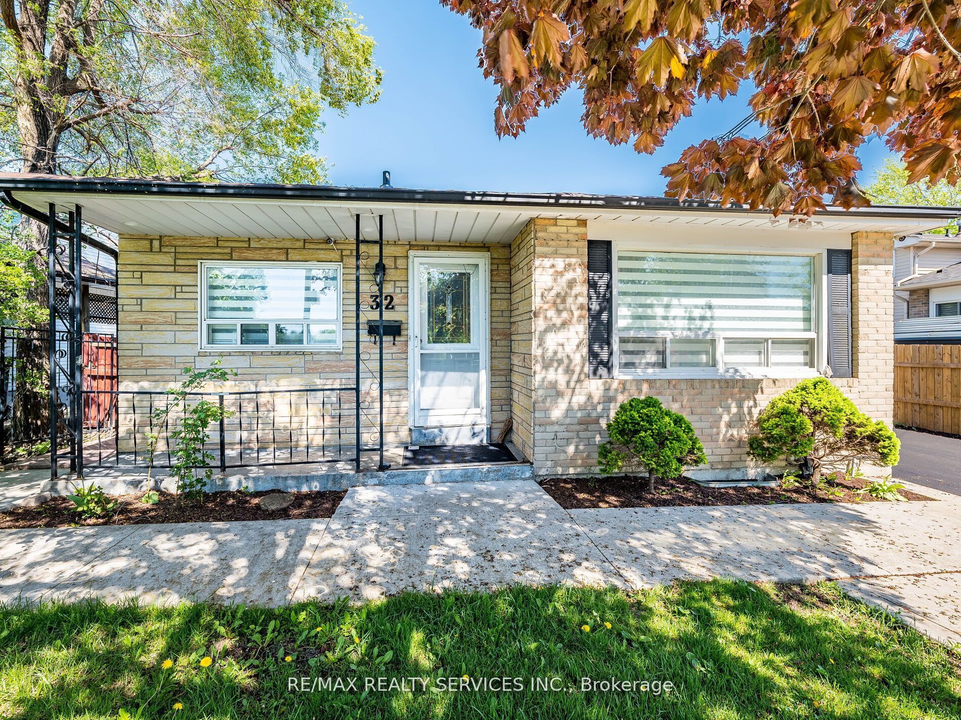 32 Madoc Drive, Brampton, ON, L6V 1Z9