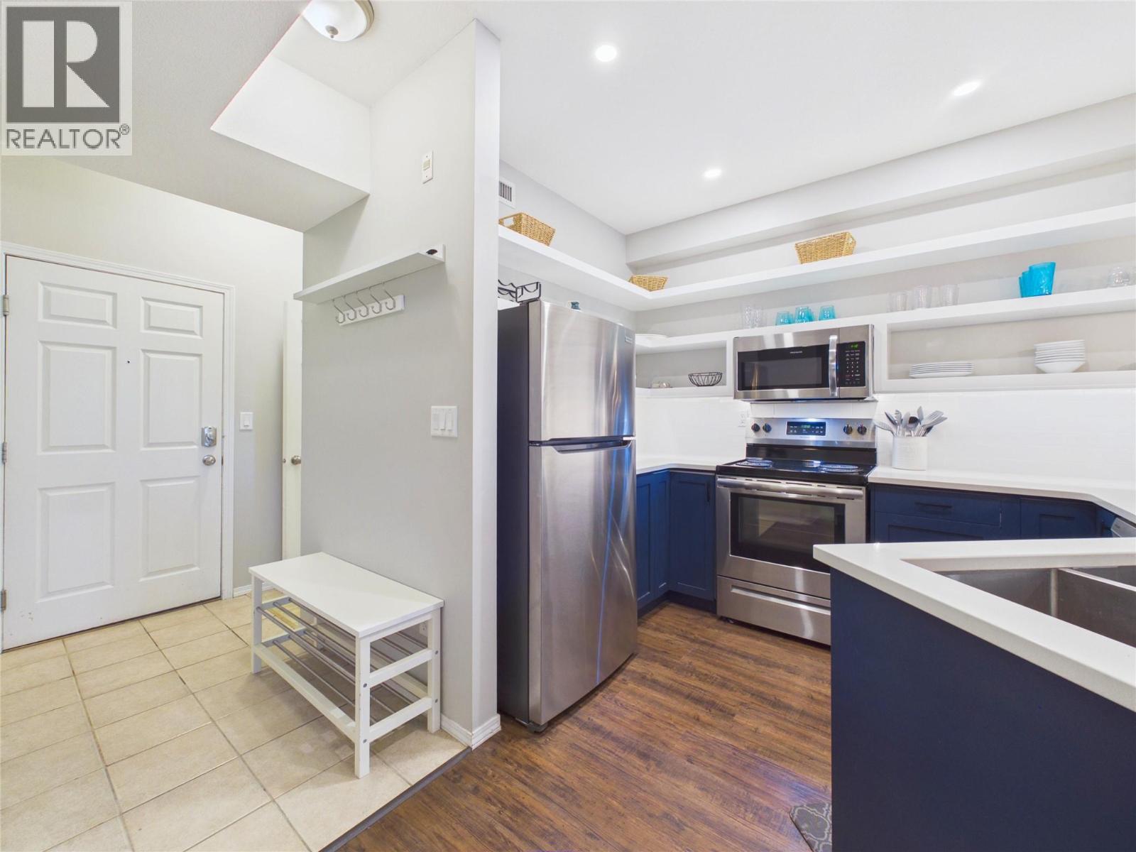 Additional image 6 of 302-1088 Sunset Drive, Kelowna, BC, V1Y9W1