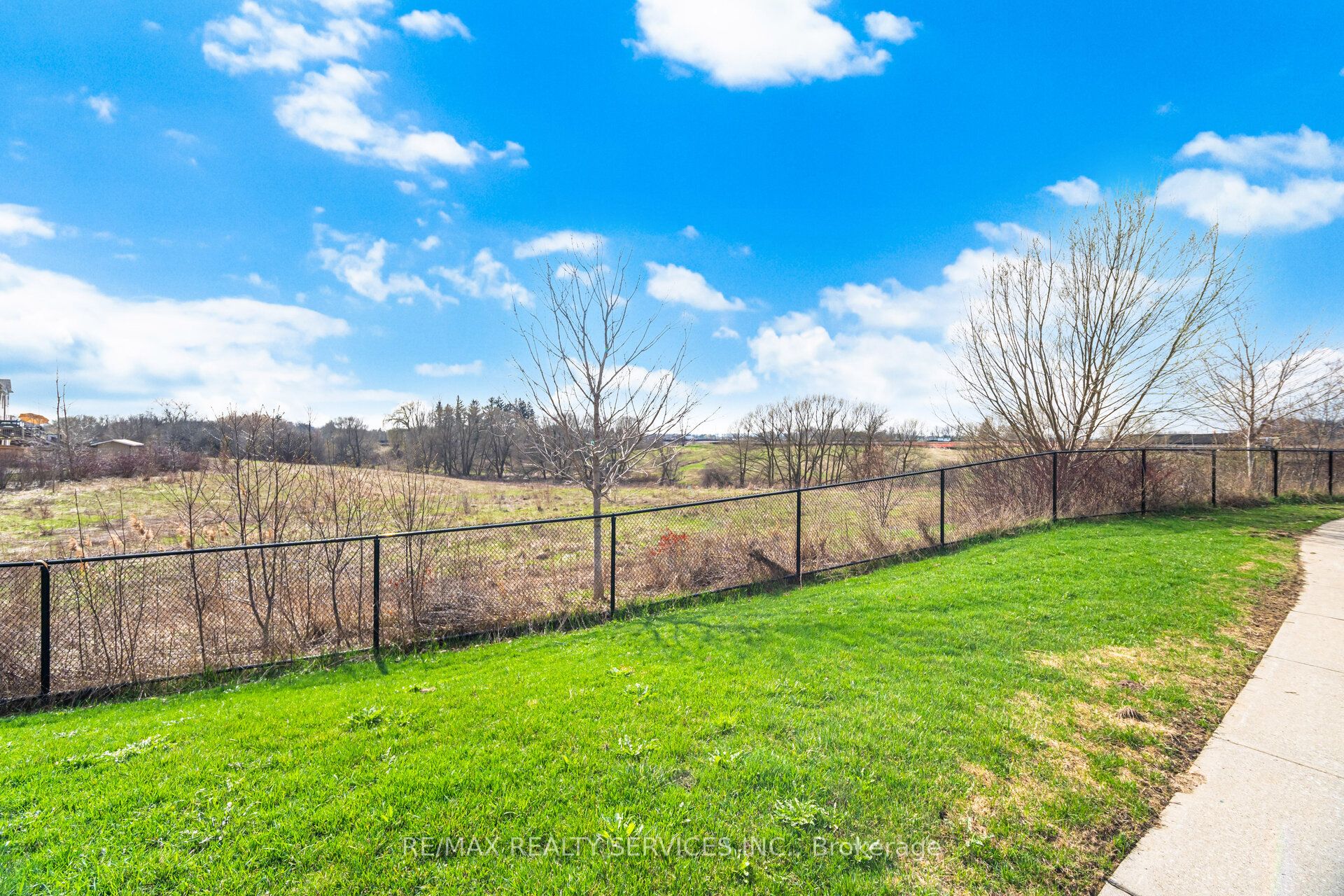 38 Blackberry Valley Crescent, Caledon, ON, L7C 3Z9 photo 2