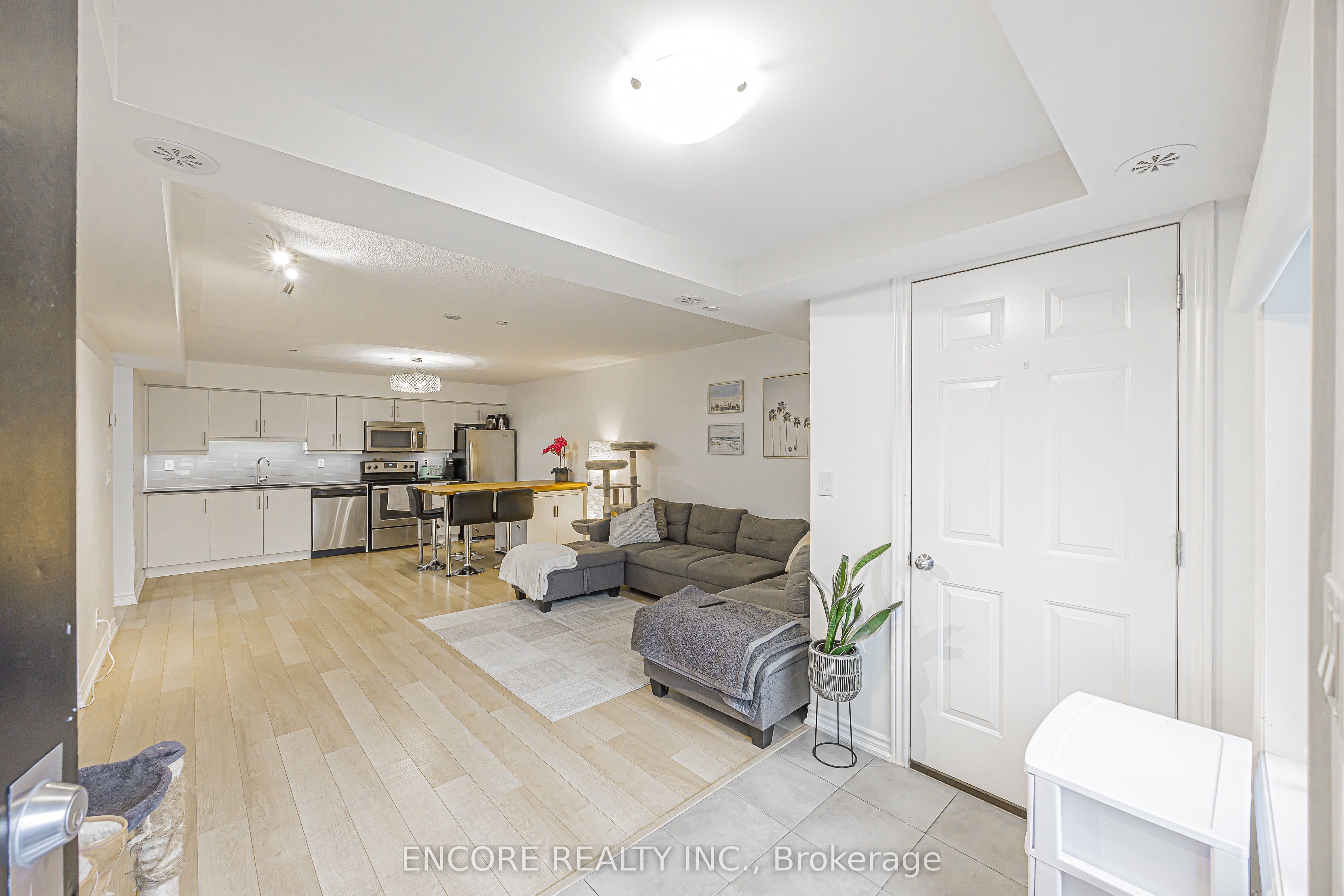8-10 Carnation Avenue, Toronto, ON, M8V 0B8 photo 3
