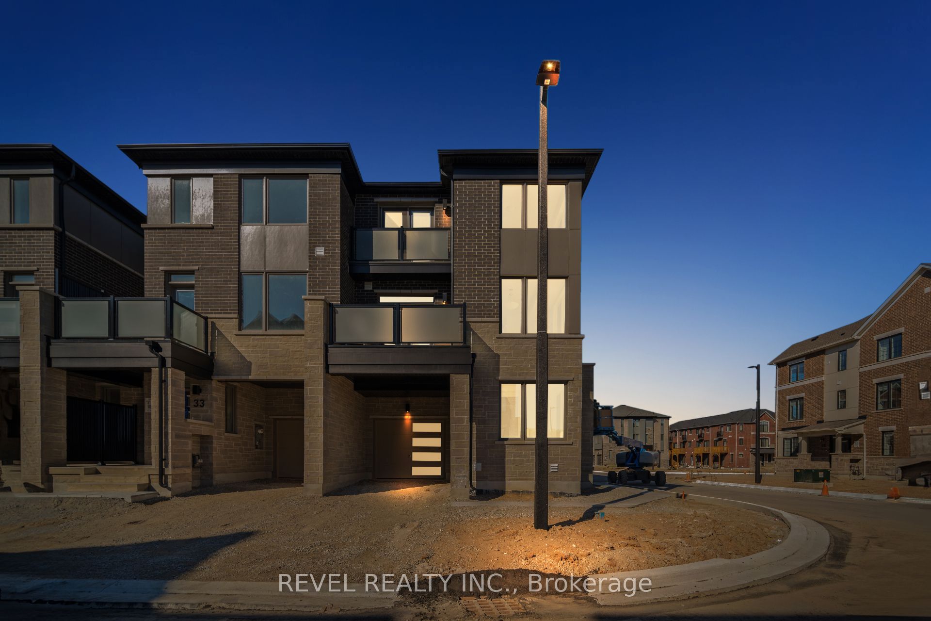 22 Vickerman Street, Brampton, ON, L7A 5M7 photo 2