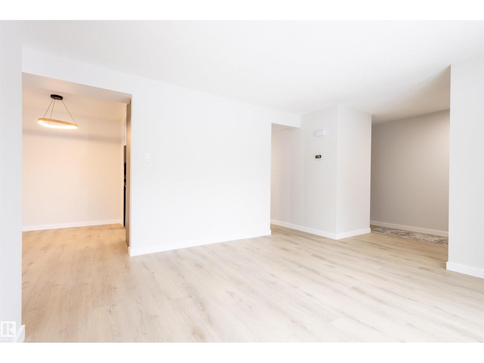 30 Amberly Court NW, Edmonton, AB, T5A2H9 photo 4