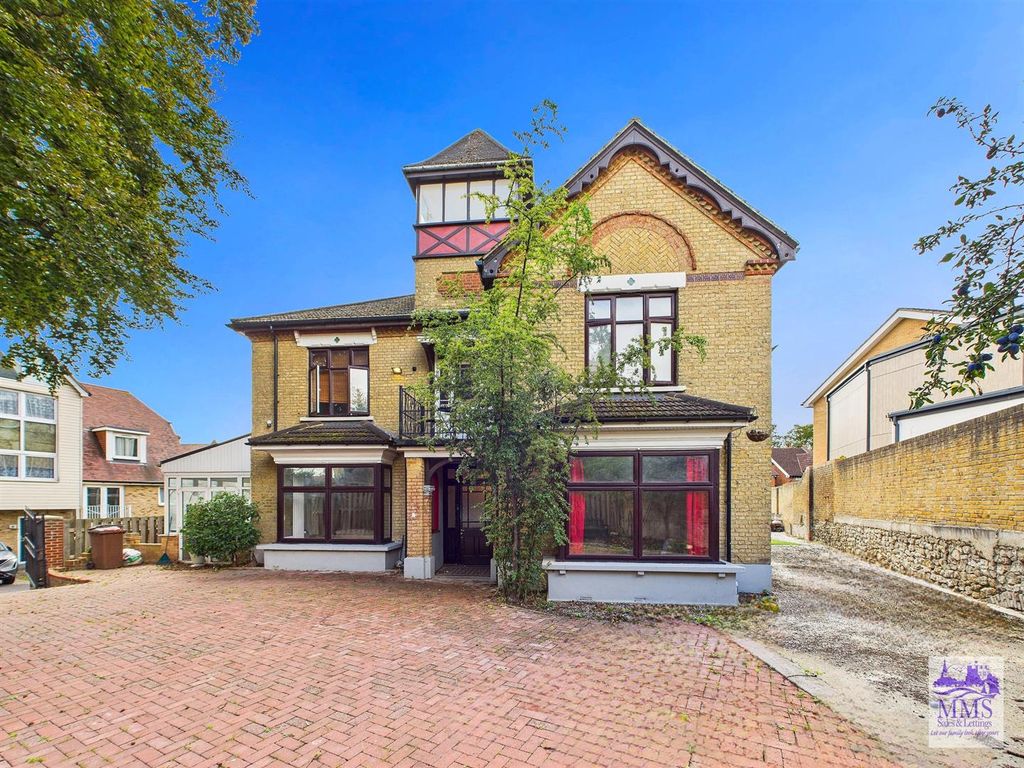 6 bed detached house for saleLondon Road, Strood, Rochester ME2