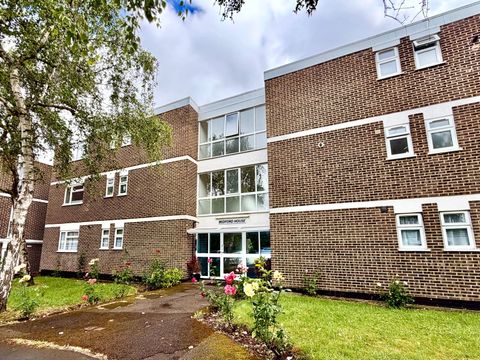 Stratton Close, Edgware HA8