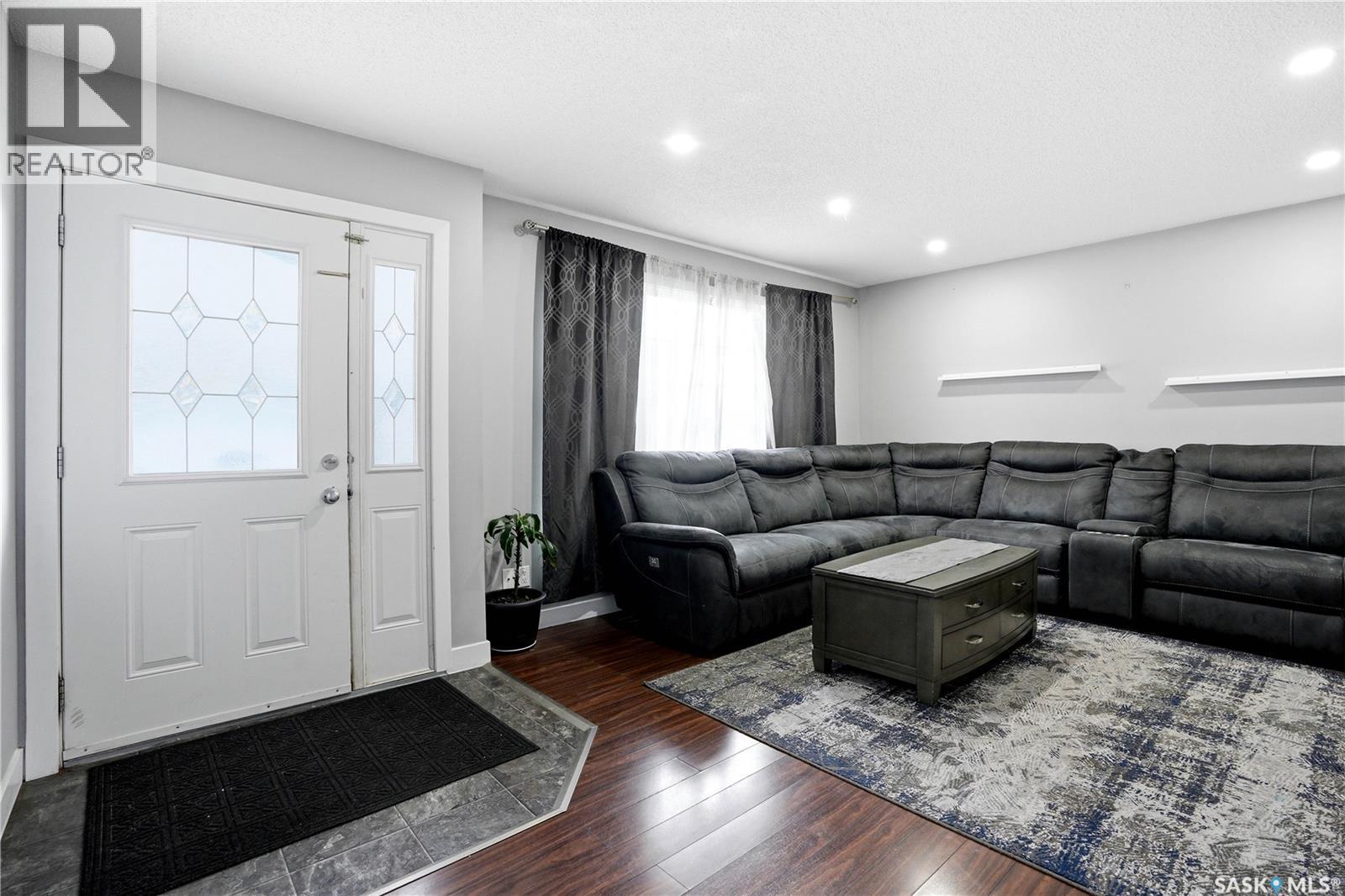 330 Devonshire Crescent, Saskatoon, SK, S7L5V8 photo 4