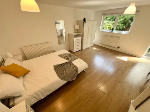 Canary Wharf E14, Room to rent