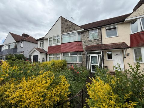 Hounslow Road, Feltham TW14