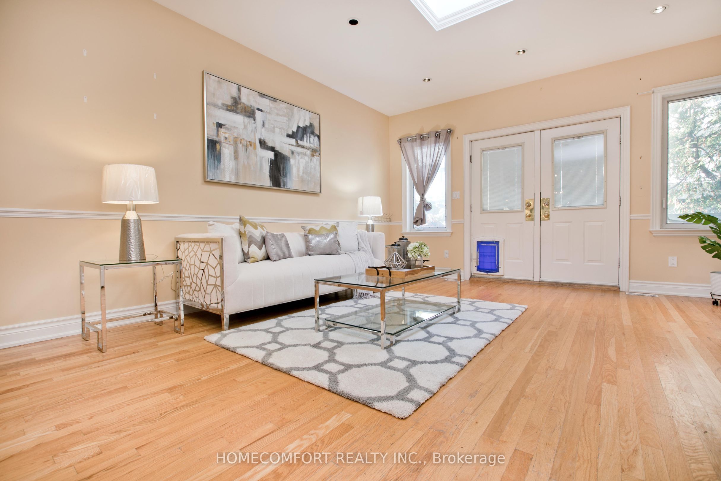 62 Keystone Avenue, Toronto, ON, M4C 1H4