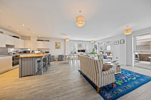 Swan Street, Isleworth TW7