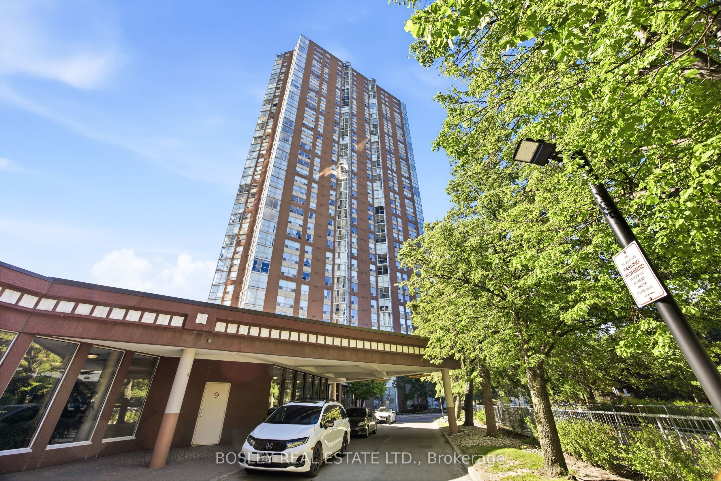 611-5 Concorde Place, Toronto, ON, M3C 3M8