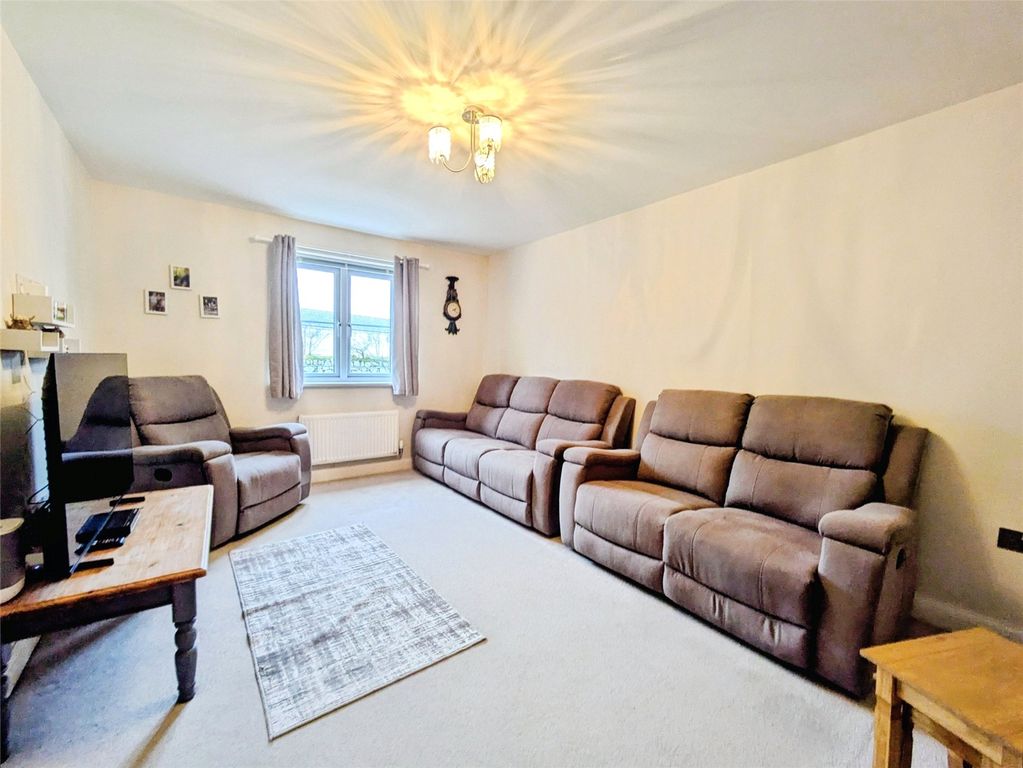 3 bed detached house for saleDavey Close, Redruth, Cornwall TR15 photo 3