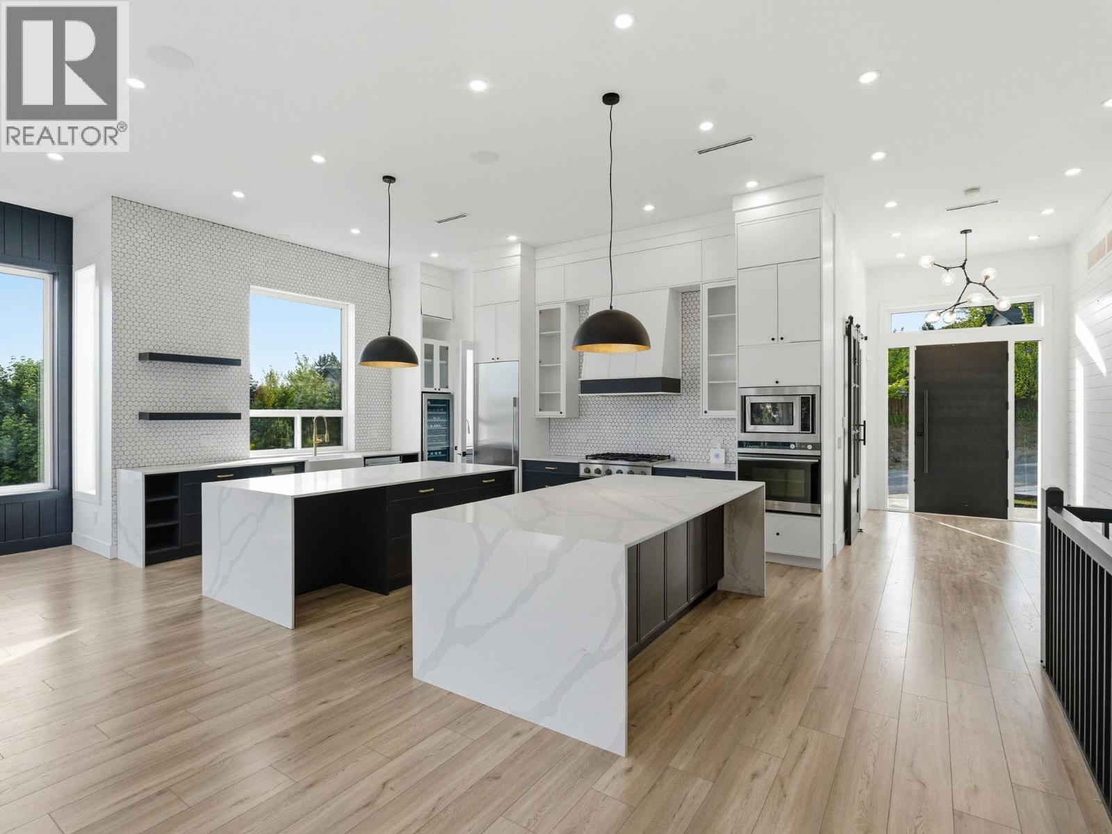 5300 Hedeman Court, Kelowna, BC, V1W5A3 photo 4
