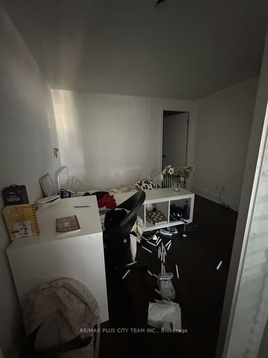 Additional image 6 of 902-111 St. Clair Avenue W, Toronto, ON, M4V 1N5