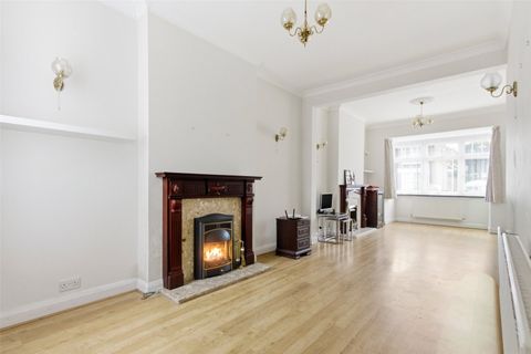 Warwick Road, London N11