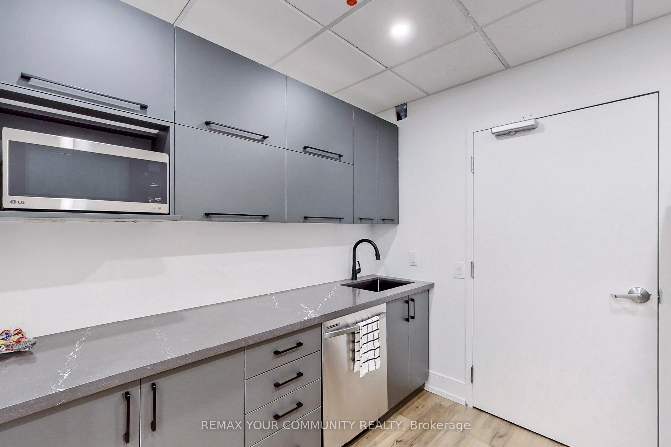 Additional image 4 of 202A-755 Queensway Road E, Mississauga, ON, L4Y 4C5