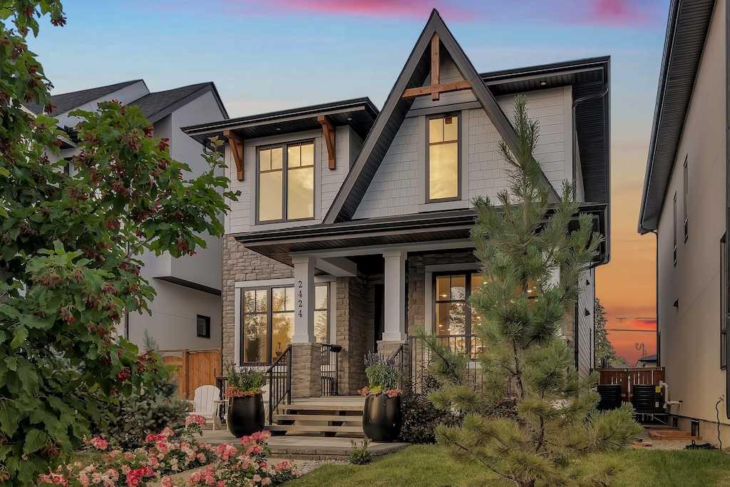 2424 35 Street SW, Calgary, AB, T3E 2Y1