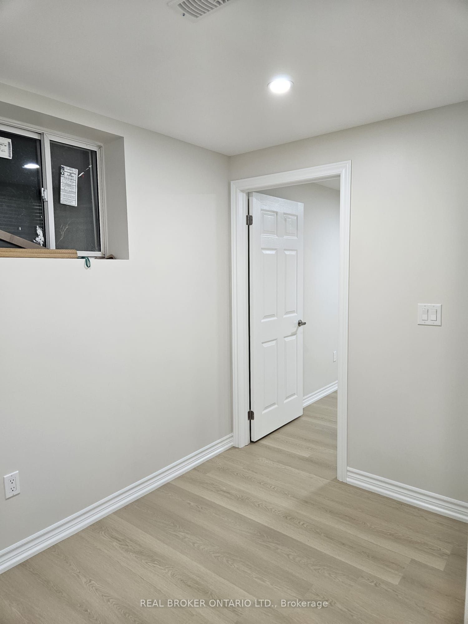 Additional image 4 of 14 Lower Lev-5672 Dorchester Road, Niagara Falls, ON, L2G 4Y8