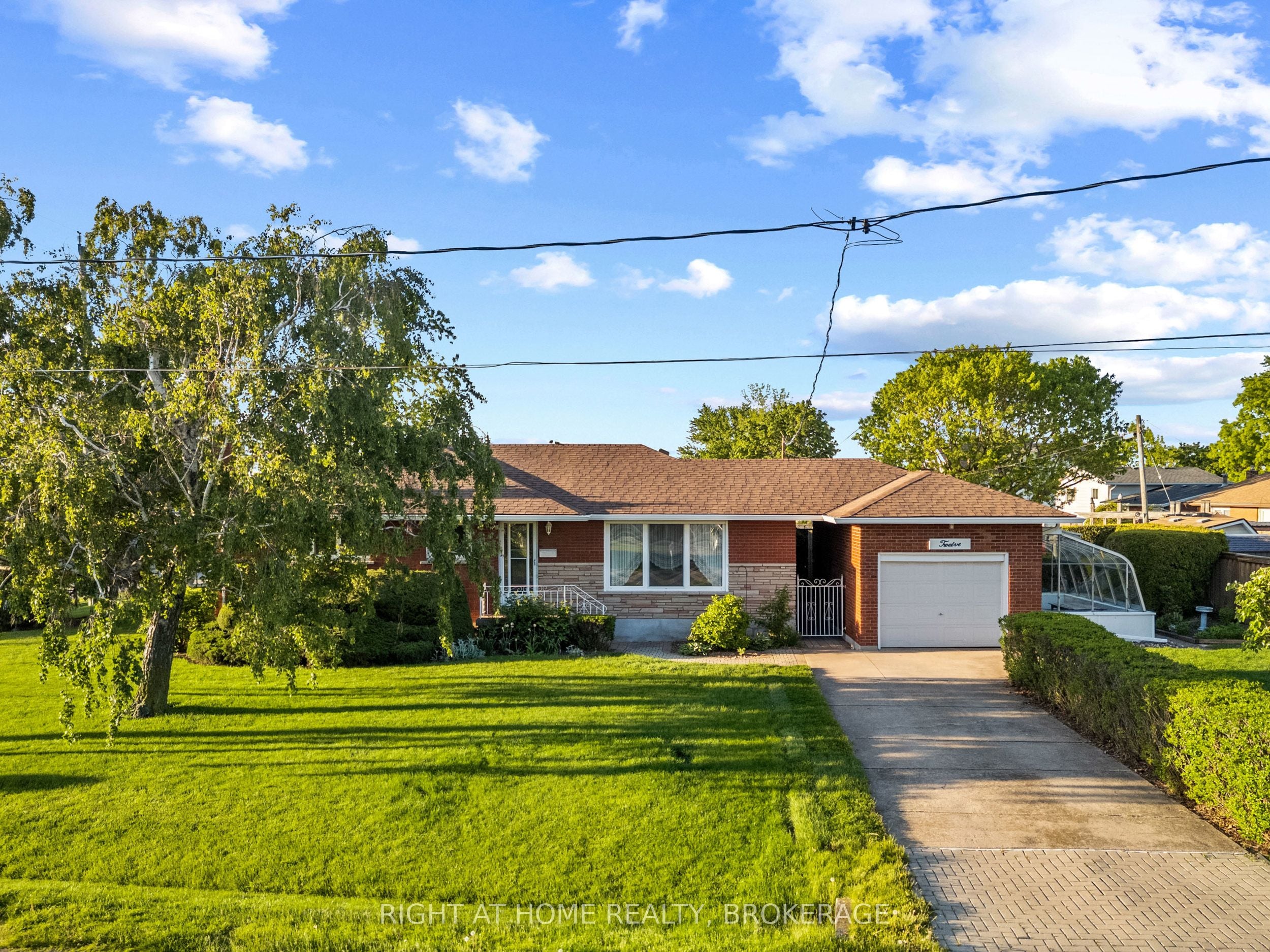 12 Lorne Avenue, Grimsby, ON, L3M 2H5