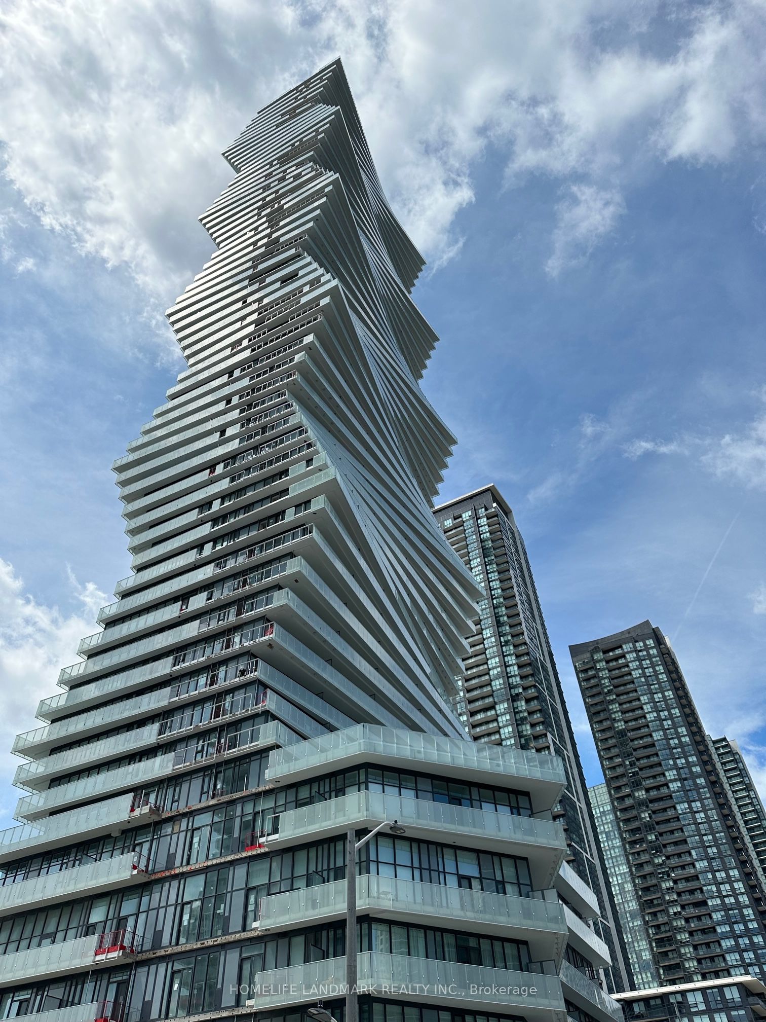 5410-3900 Confederation Parkway, Mississauga, ON, L5B 0M3