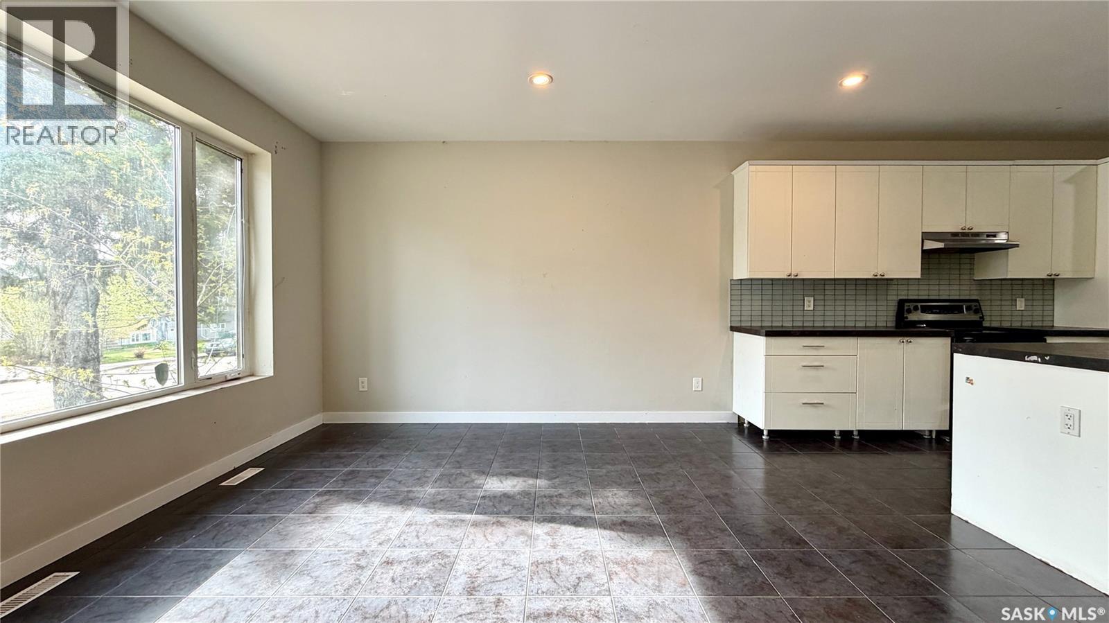 Additional image 4 of 419 S Avenue S, Saskatoon, SK, S7M3A3