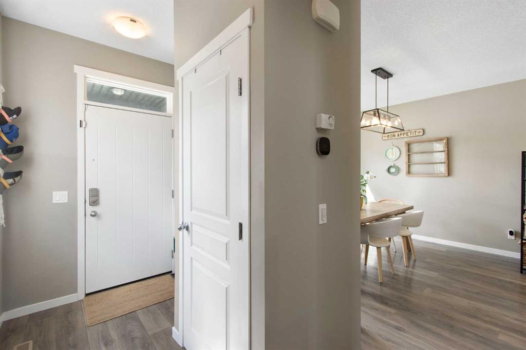 7 Masters Square SE, Calgary, AB, T3M2N3 photo 2