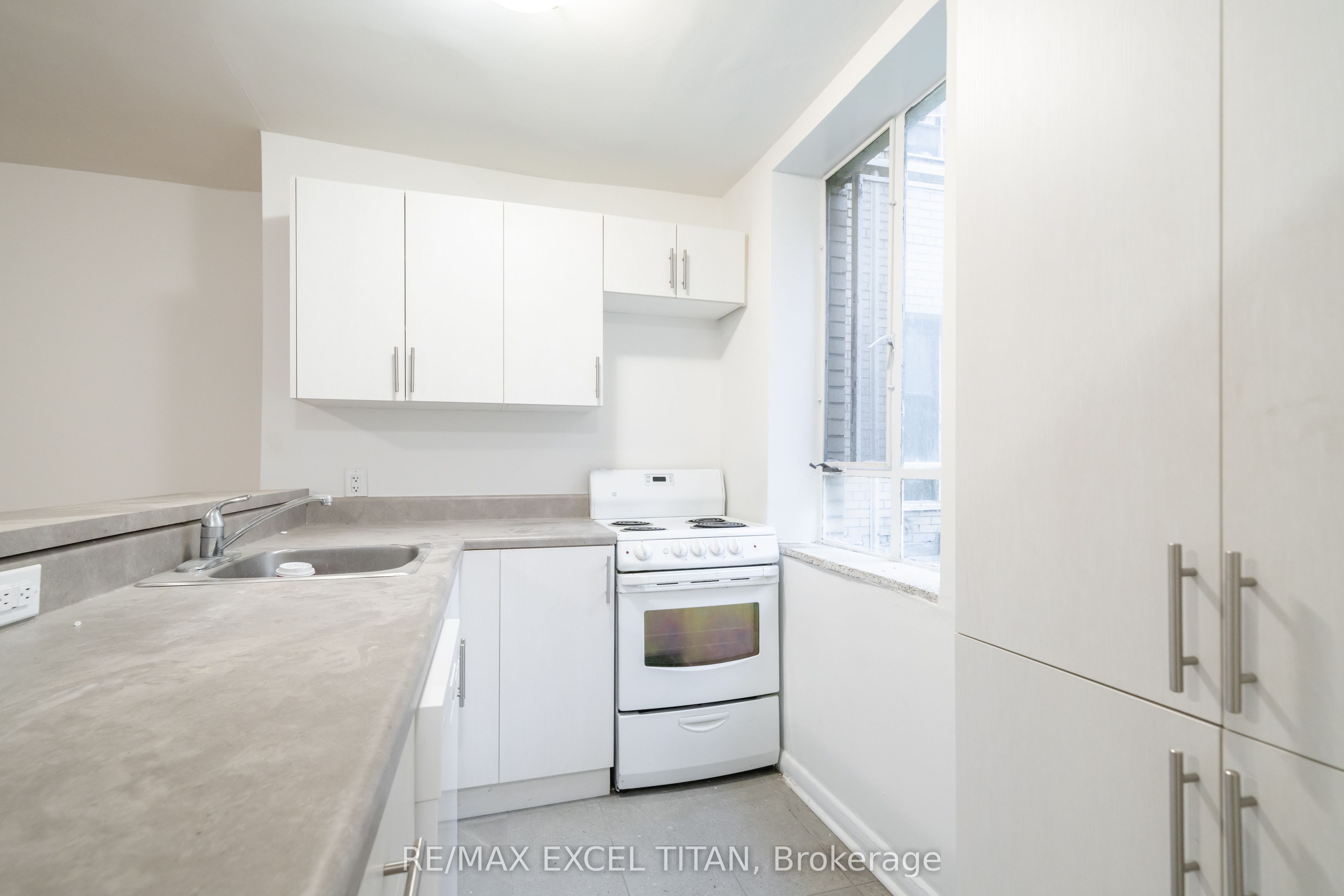 M9-77 Erskine Avenue, Toronto, ON, M4P 1Y5