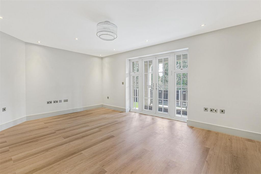Additional image 5 of 2 bed flat for saleShenley Hill, Radlett WD7