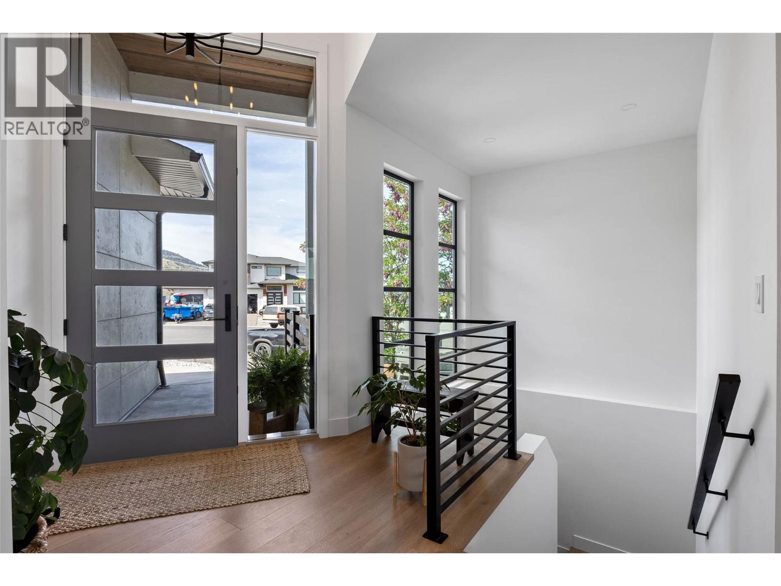 2300 Saddleback Drive, Kamloops, BC, V2B0G7 photo 2