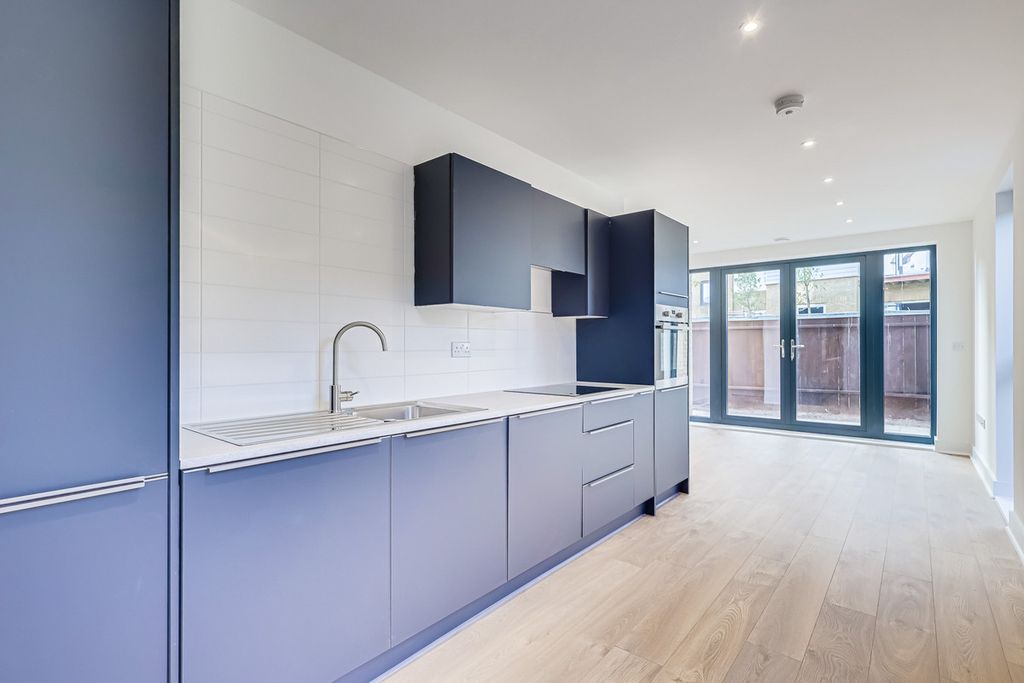 Additional image 6 of 1 bed flat for saleHigh Street, Rayleigh SS6