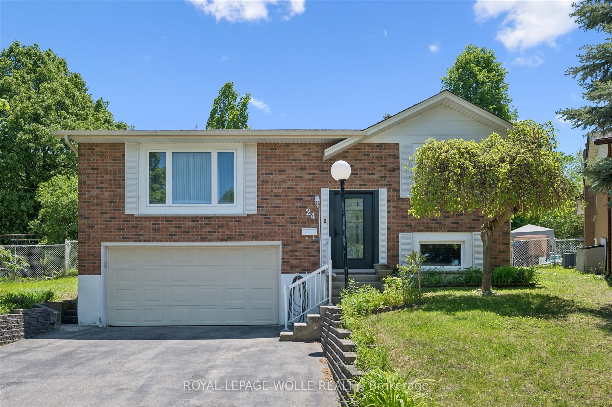 24 Devonglen Court, Kitchener, ON, N2E 2A8