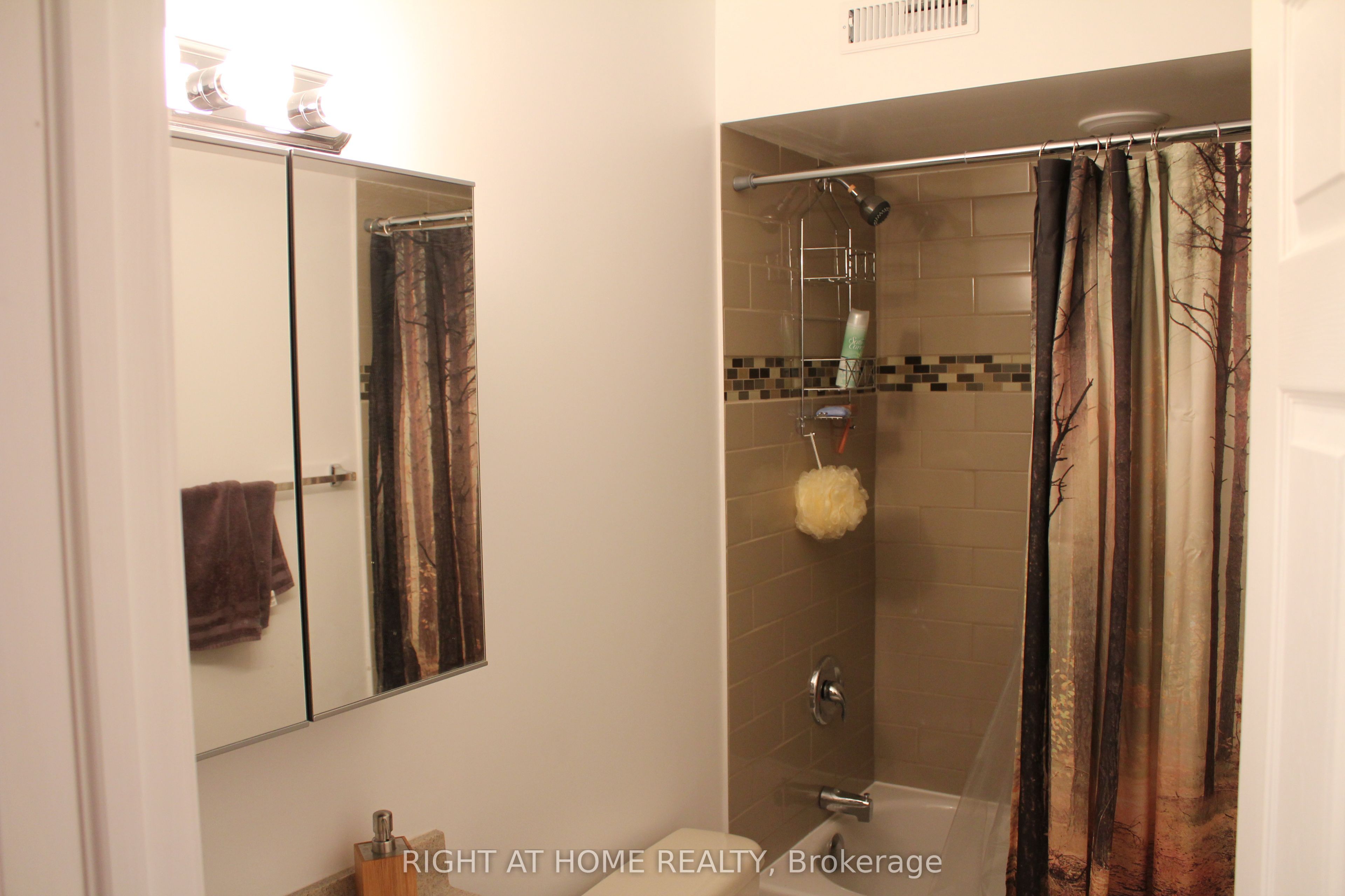 2-64 Daphne -lower Crescent, Barrie, ON, L4M 2Y9 photo 4