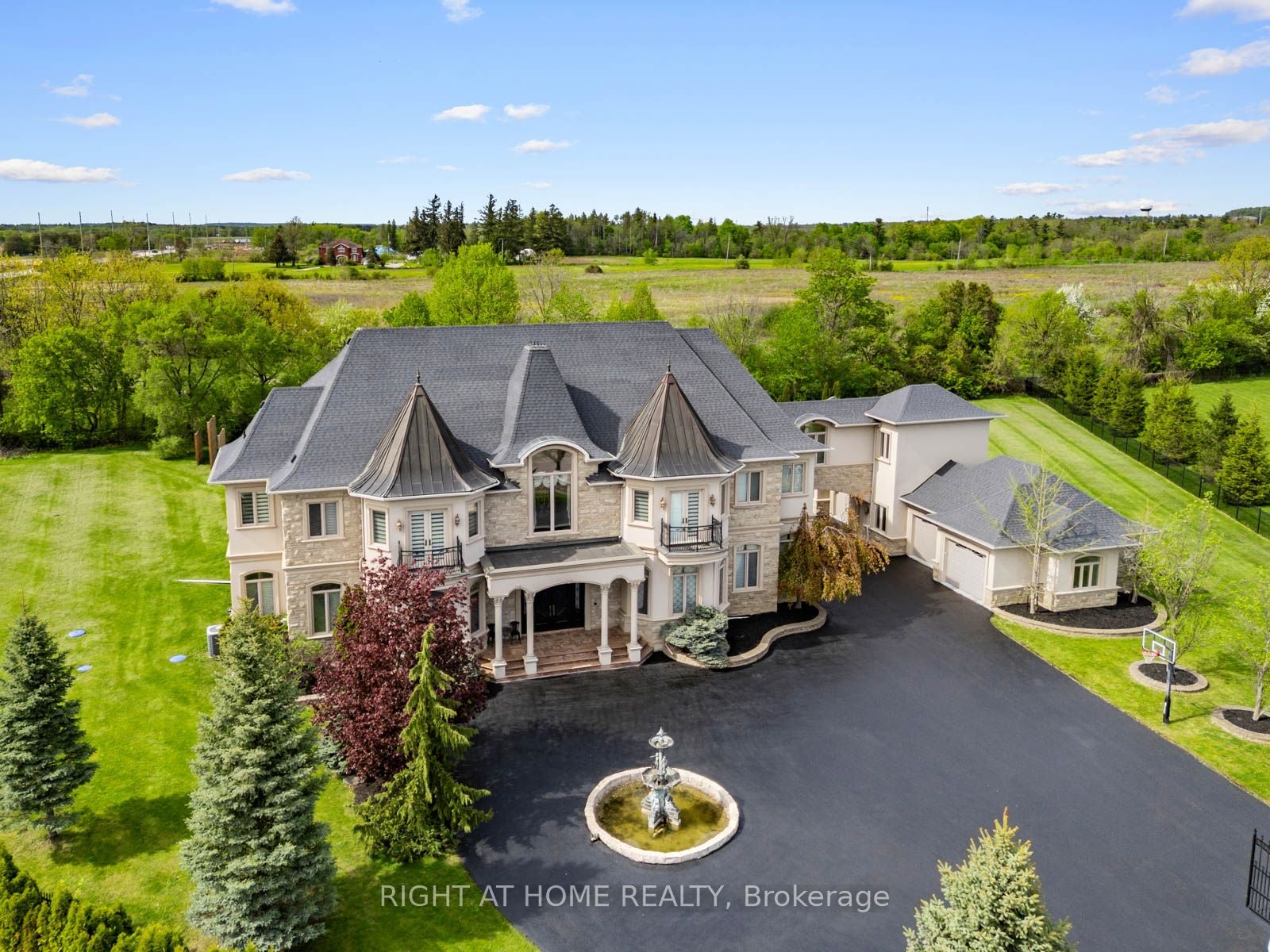 100 Rocmary Place, Vaughan, ON, L4L 8Z1