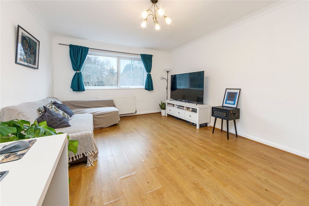 Additional image 4 of 2 bed flat for saleBrook Court, Watling Street, Radlett, Hertfordshire WD7