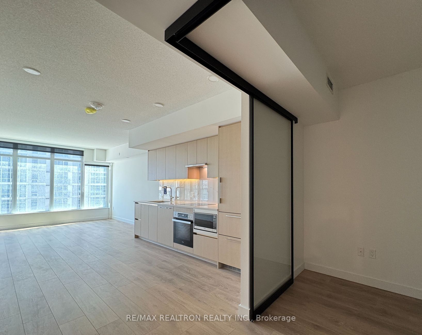 312-1 Concord Cityplace Way, Toronto, ON, M5V 0X3 photo 2