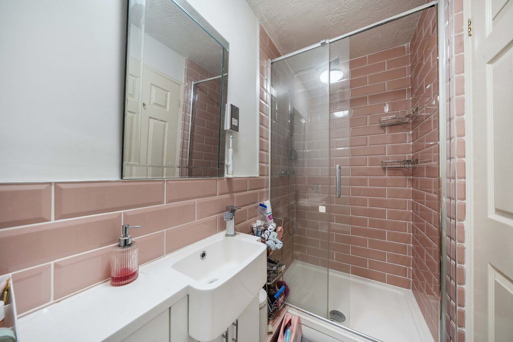 Additional image 13 of 2 bed flat for saleSalters Close, Rickmansworth, Hertfordshire WD3
