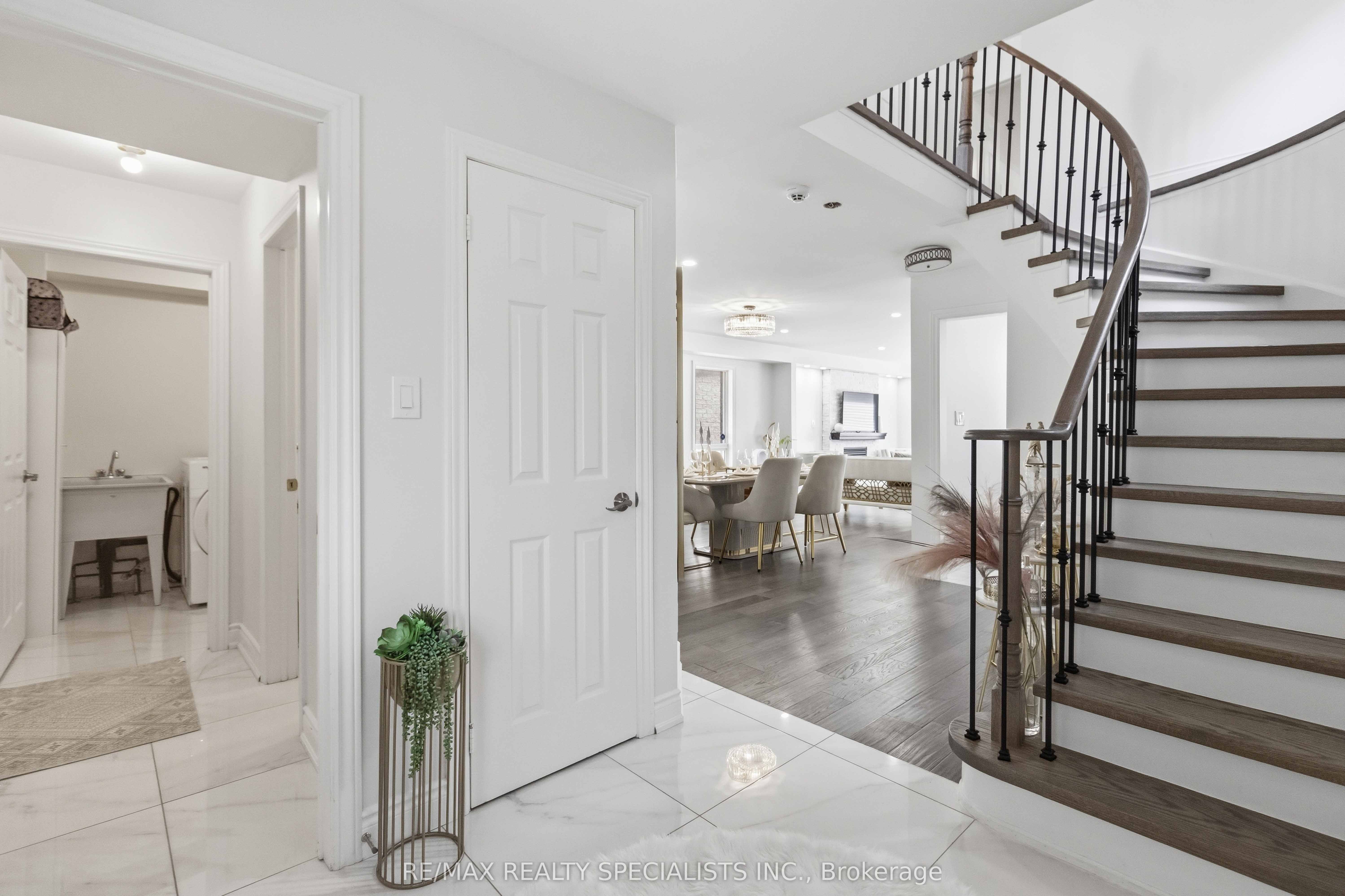 3850 Forest Bluff Crescent, Mississauga, ON, L5N 7V1 photo 4