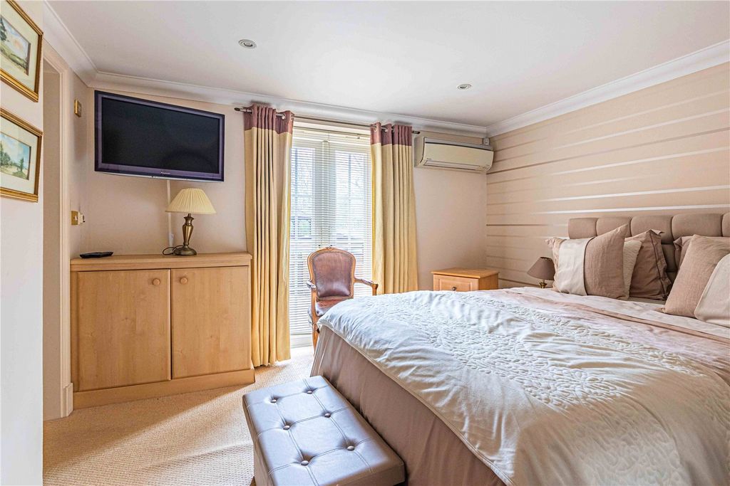 Additional image 8 of 2 bed flat for saleWatling Street, Radlett, Hertfordshire WD7