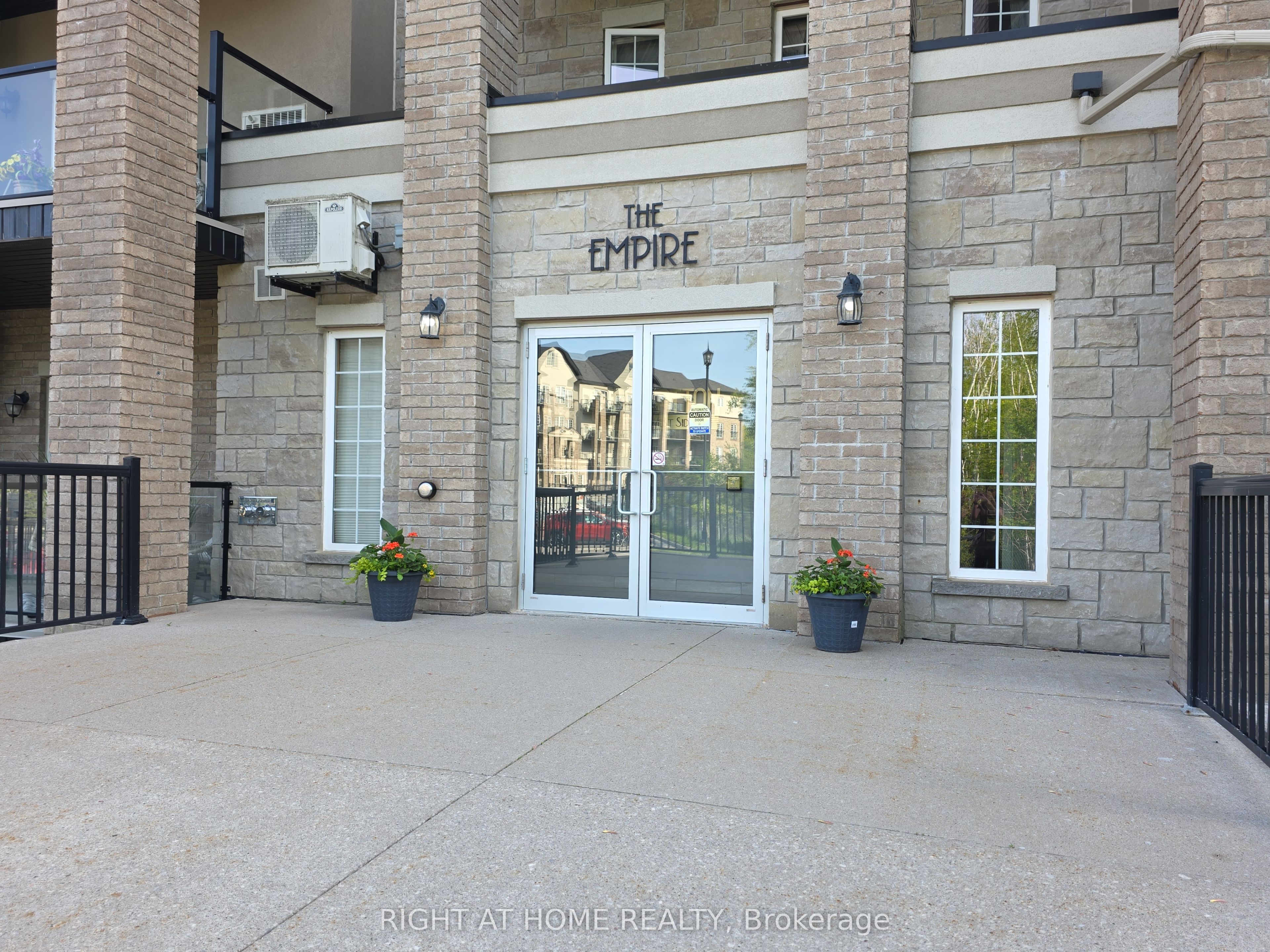 305-44 Ferndale Drive S, Barrie, ON, L4N 2V1