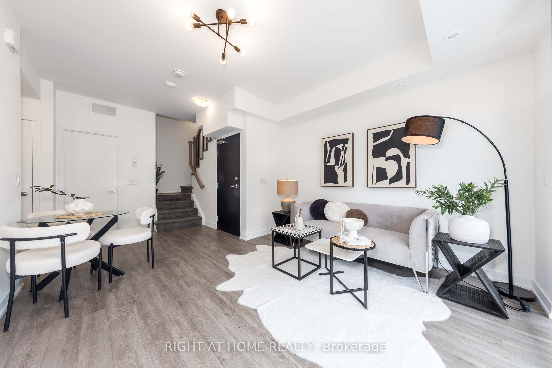33-871 Sheppard Avenue W, Toronto, ON, M3H 0E8