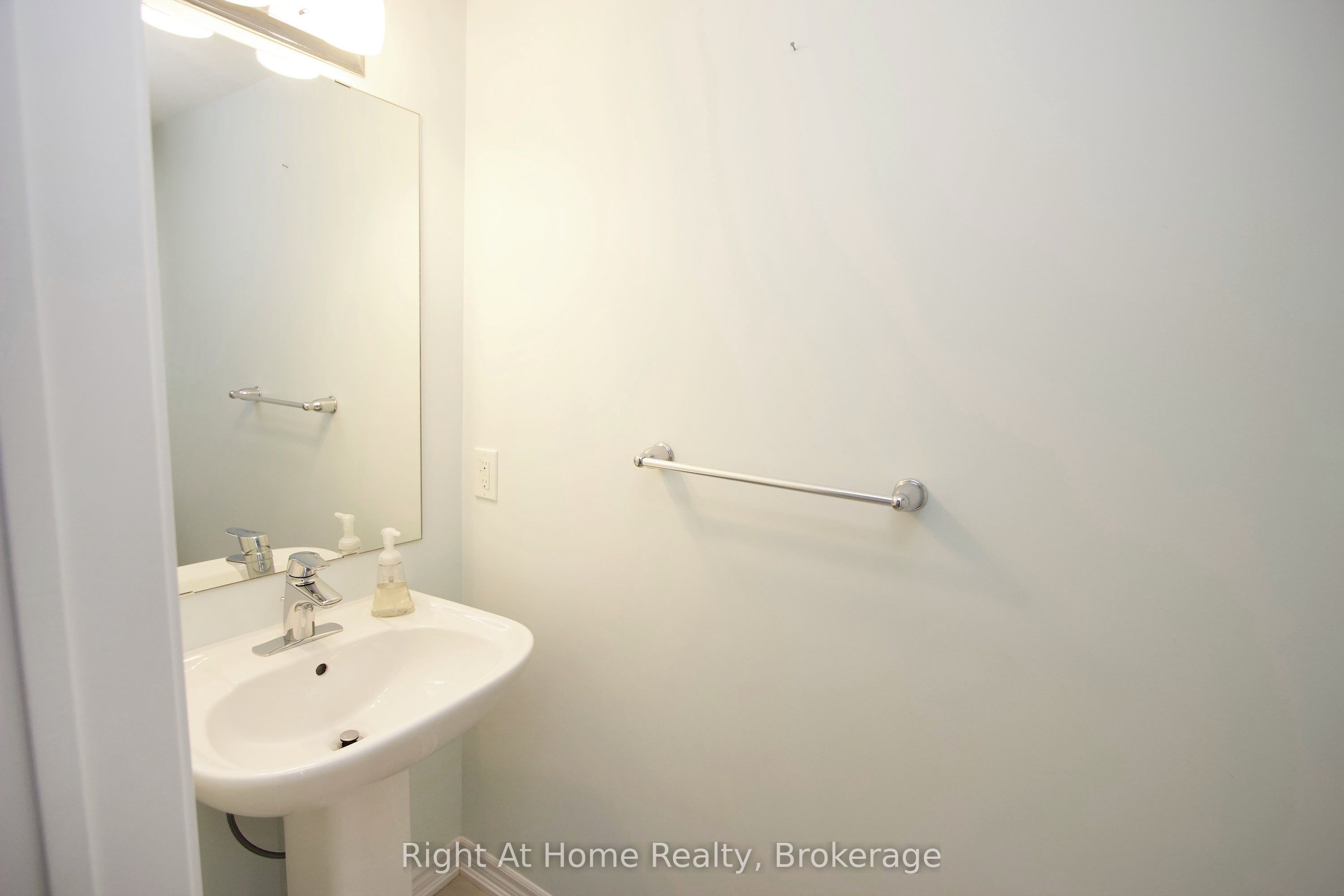 49 Far North Court, Oshawa, ON, L1L 0J5 photo 5